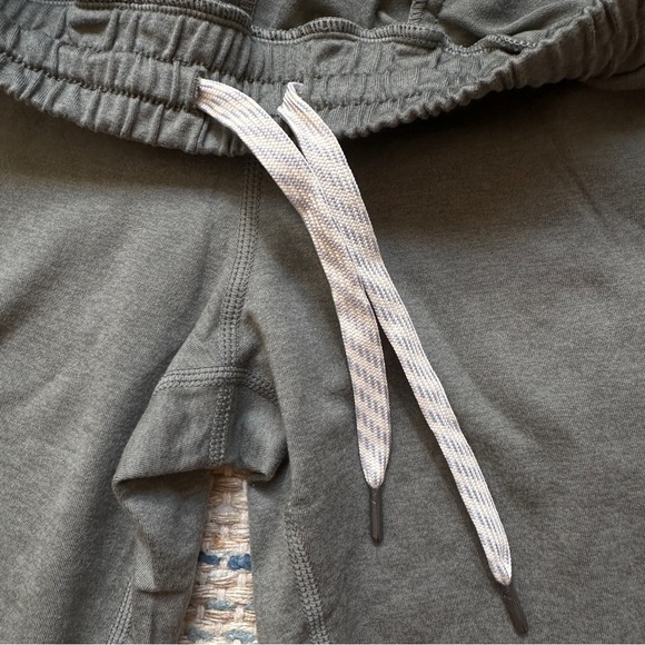 NWT Vuori Boyfriend Jogger in Laurel Heather Green Size X-Small - Picture 7 of 11